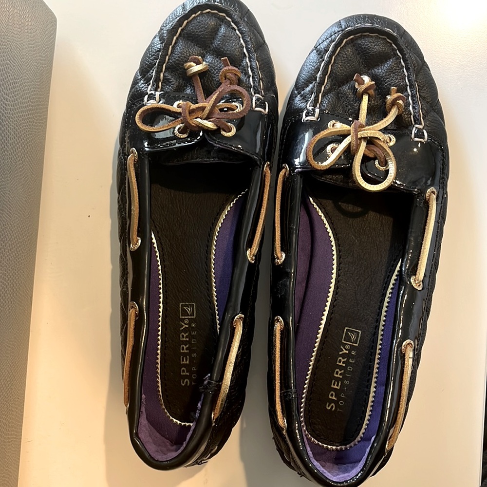 Unworn Sperry Top Sider quilted flats. Black with gold detail.